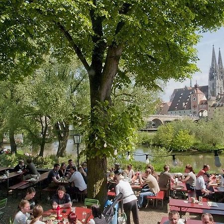 Schloss Weichs zu Regensburg mit 1-2Schlafzimmer Parkplatz Internet 60qm Zentrum Exterior foto