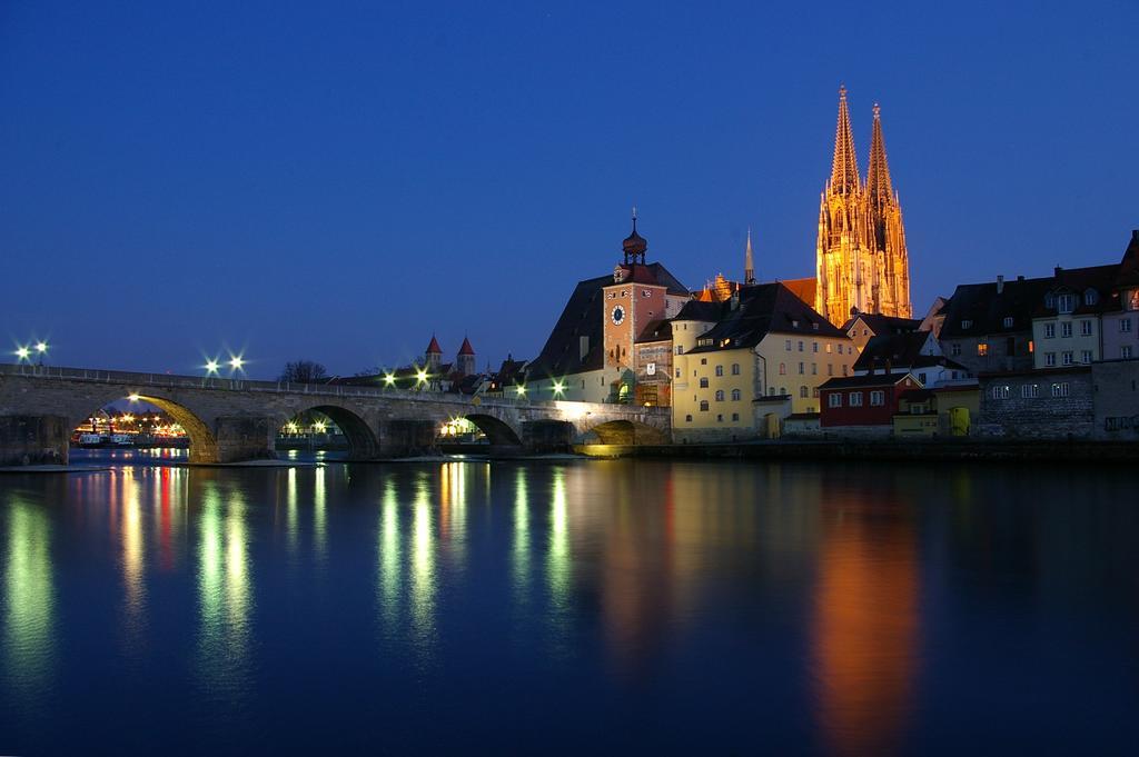 Schloss Weichs zu Regensburg mit 1-2Schlafzimmer Parkplatz Internet 60qm Zentrum Exterior foto