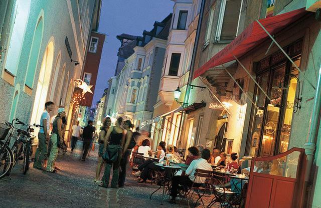 Schloss Weichs zu Regensburg mit 1-2Schlafzimmer Parkplatz Internet 60qm Zentrum Exterior foto