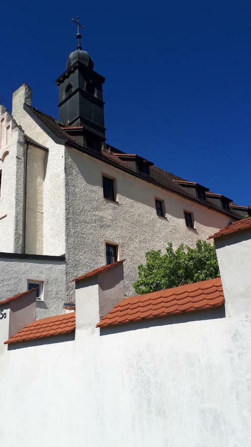 Schloss Weichs zu Regensburg mit 1-2Schlafzimmer Parkplatz Internet 60qm Zentrum Exterior foto
